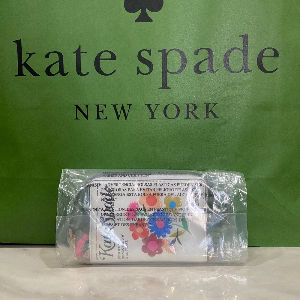Kate spade magazine wristlet wallet - Picture 7 of 9